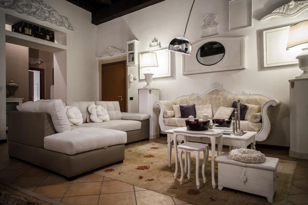 Piazza Erbe Luxury Apartment Verona Buitenkant foto