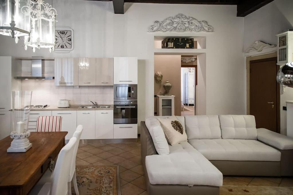 Piazza Erbe Luxury Apartment Verona Buitenkant foto