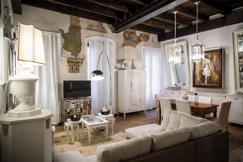 Piazza Erbe Luxury Apartment Verona Buitenkant foto